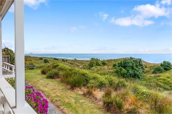 Sunny Seas Papamoa Beachfront Retreat - Papamoa