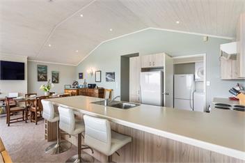 Seaview Escape - Beachfront Whangamata - Whangamata