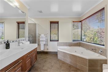 Scenic Solitude - Spa-pool, Lake and Mountain Views - Taupo
