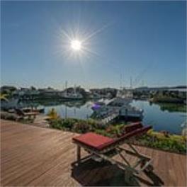 Hosts on the Coast Boost Morale on the Canal - Whitianga