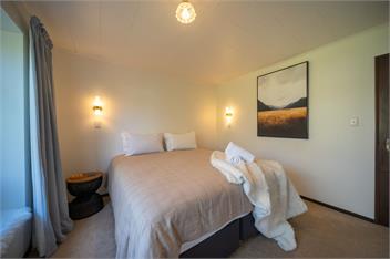 Matai by the Lake (Bachcare) - Te Anau