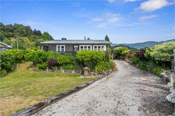 Raisin Town (Bachcare) - Marahau