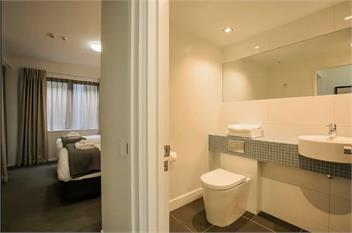2BR/2BA Terrace Apt - Great Location & Amenities - Queenstown