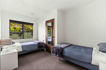 Village Apartment, just steps from centre of town - Hastings