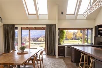 Dalefield Hideaway | Hot Tub & Mountain Views - 