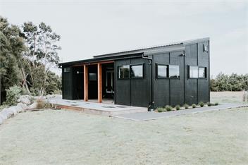 Kanuka Terrace - The Little Black House -