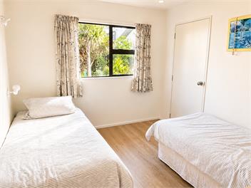 Sunny Matarangi Beach House -