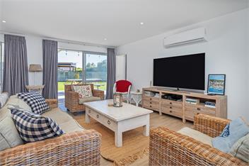 Within Reach - Coastal Escape - Cooks Beach - 
