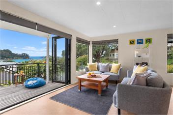Sandy Feet Beach House - right across from Onemana Beach - 