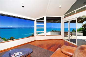 'Beach Views' - Executive Waterfront Holiday Home - Nelson