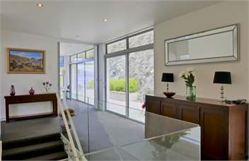 Spectacular Panoramic Views 4 Bedroom House - Queenstown