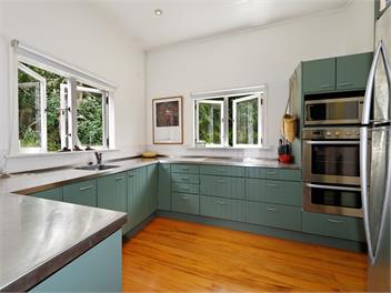 Piha Log Cabin - Auckland 