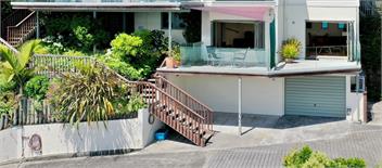 'Harbour View - One' - Nelson Waterfront Apartment - Nelson