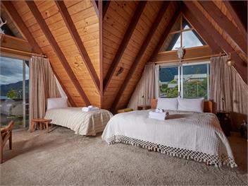 Retro Retreat (Bachcare) - Queenstown