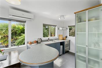 The Wee Blue Bach (Bachcare) - Waikanae Beach