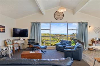 Beachfront Favourite (Bachcare) - Foxton Beach