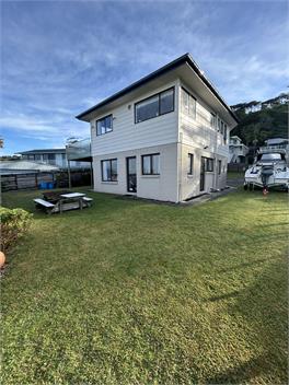 Rangiputa Absolute Beachfront -