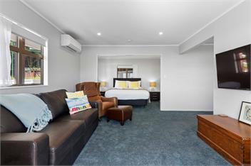 Onemana Retreat - Self contained unit with Outdoor Bath and Sea Views! - Whangamata
