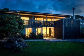 ONEROA BEACHFRONT - Waiheke Island