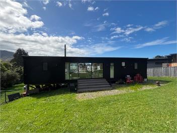 Modern Coastal Retreat - Marahau