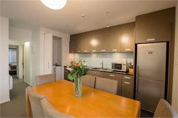 2BR/2BA Terrace Apt - Great Location & Amenities - Queenstown