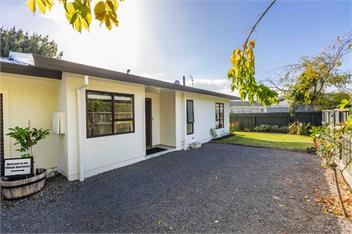 Village Apartment, just steps from centre of town - Hastings