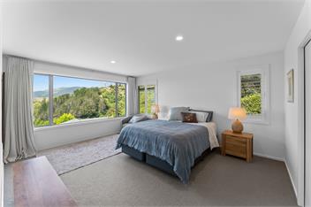 MODERN HILL TOP HOUSE | Amazing Views & Space | Sleeps 10 -
