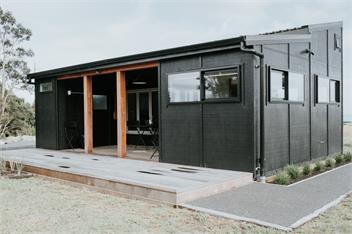 Kanuka Terrace - The Little Black House -