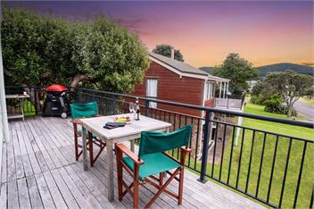 Sandy Feet Beach House - right across from Onemana Beach - 