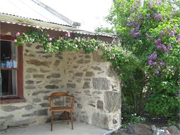 Historic Stone Cottage - Alexandra