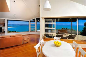 'Beach Views' - Executive Waterfront Holiday Home - Nelson