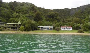 Beach House - PICTON