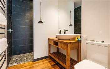 BOATSHED COVE : Coast and Country - Auckland