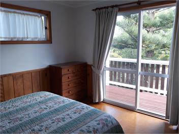 PITCAIRN COTTAGE & CAR - Norfolk Island