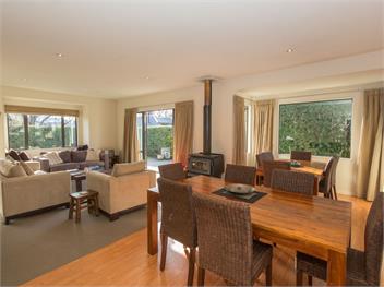 Modern Lake Haven (Bachcare) - Wanaka
