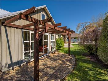 Charming on Cherry (Bachcare) - Wanaka