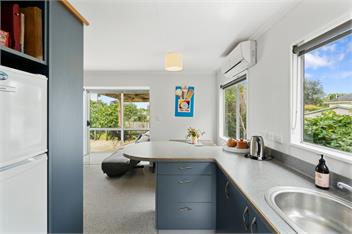 The Wee Blue Bach (Bachcare) - Waikanae Beach