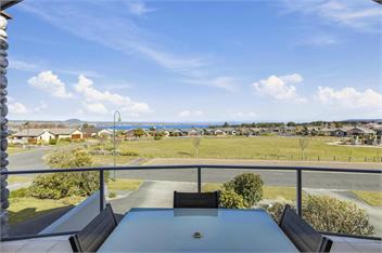Lake View Bliss (Bachcare) - Acacia Bay