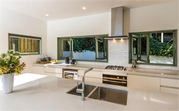 'Harbour View - Two' - Nelson Waterfront Apartment - Nelson