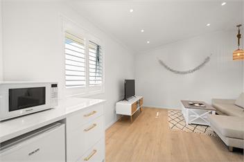 Chic Exec Apart w/Free Parking, Wifi & Netflix - Auckland 1071