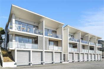 Luxury Waterfront Dockside Apartment - Picton
