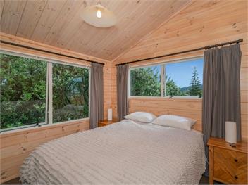 Ocean Beach Beauty (Bachcare) - Tairua
