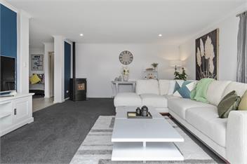 A Beach Hive at Papamoa Beach - 4 bedrooms - Tauraga