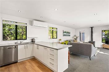 Relax on Snowberry (Bachcare) - Wanaka