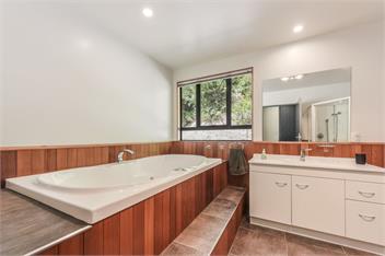 Tepuia Daze (Bachcare) - Picton