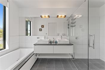 The Moorings Apartment 3 - Walk to the Lake! - Taupo
