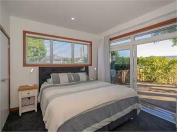 Hosts on the Coast Boost Morale on the Canal - Whitianga