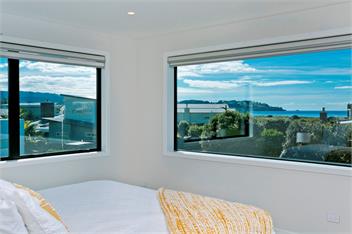 Luxurious living - 250m direct walkway to Omaha Beach - Auckland