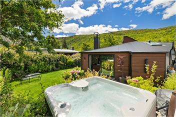 Arrowtown Luxury Escape | Hot Tub, Wood Fire & Central Heating - Arrowtown