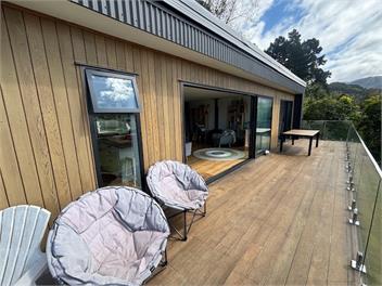 Modern Coastal Retreat - Marahau